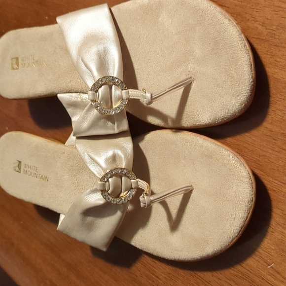 WHITE mountain 9M gold sparkle sandals thong beach wedding flip flops bridal - Picture 2 of 11